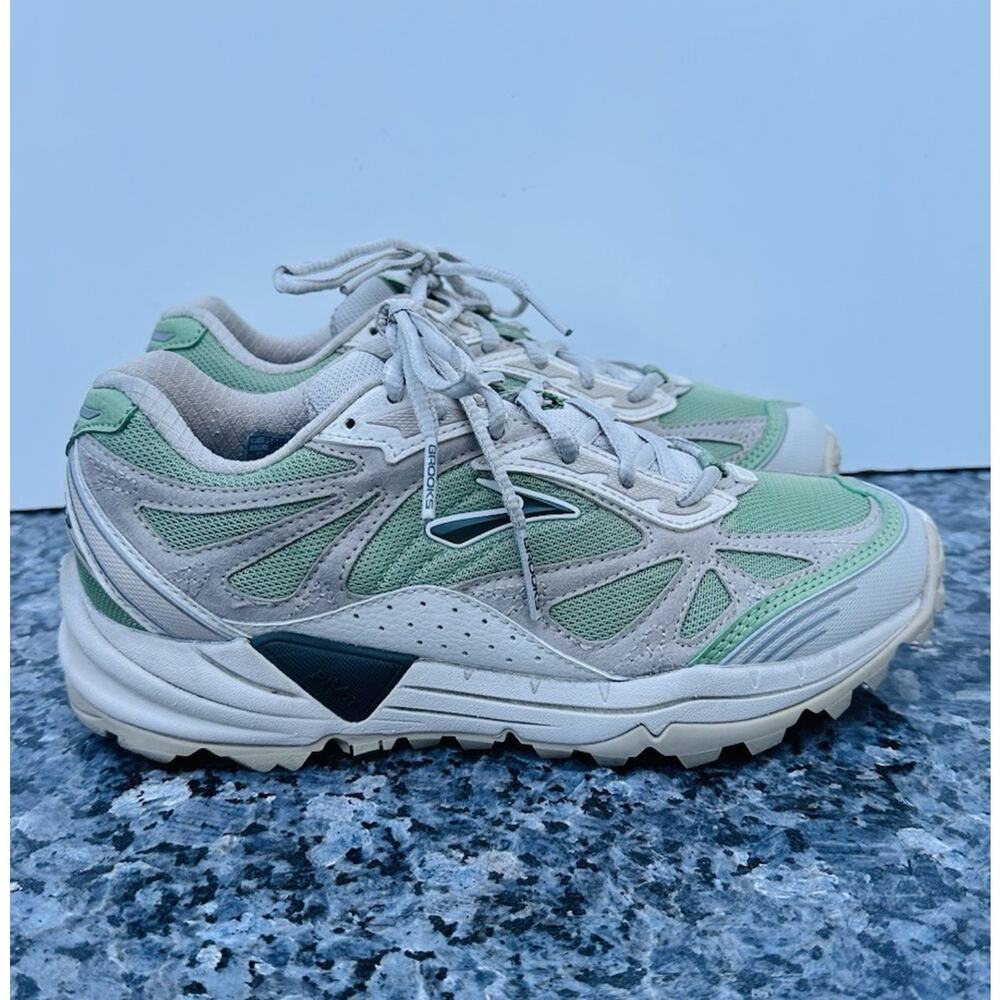 BROOKS CASCADIA 1 SNEAKER Green, Gray & Moonbeam Men’s Size 6 / Women’s 7.5